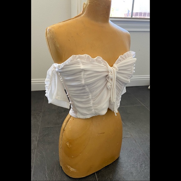 Wildfox Tops - Wildfox boutique💕ruched ruffle milkmaid crop